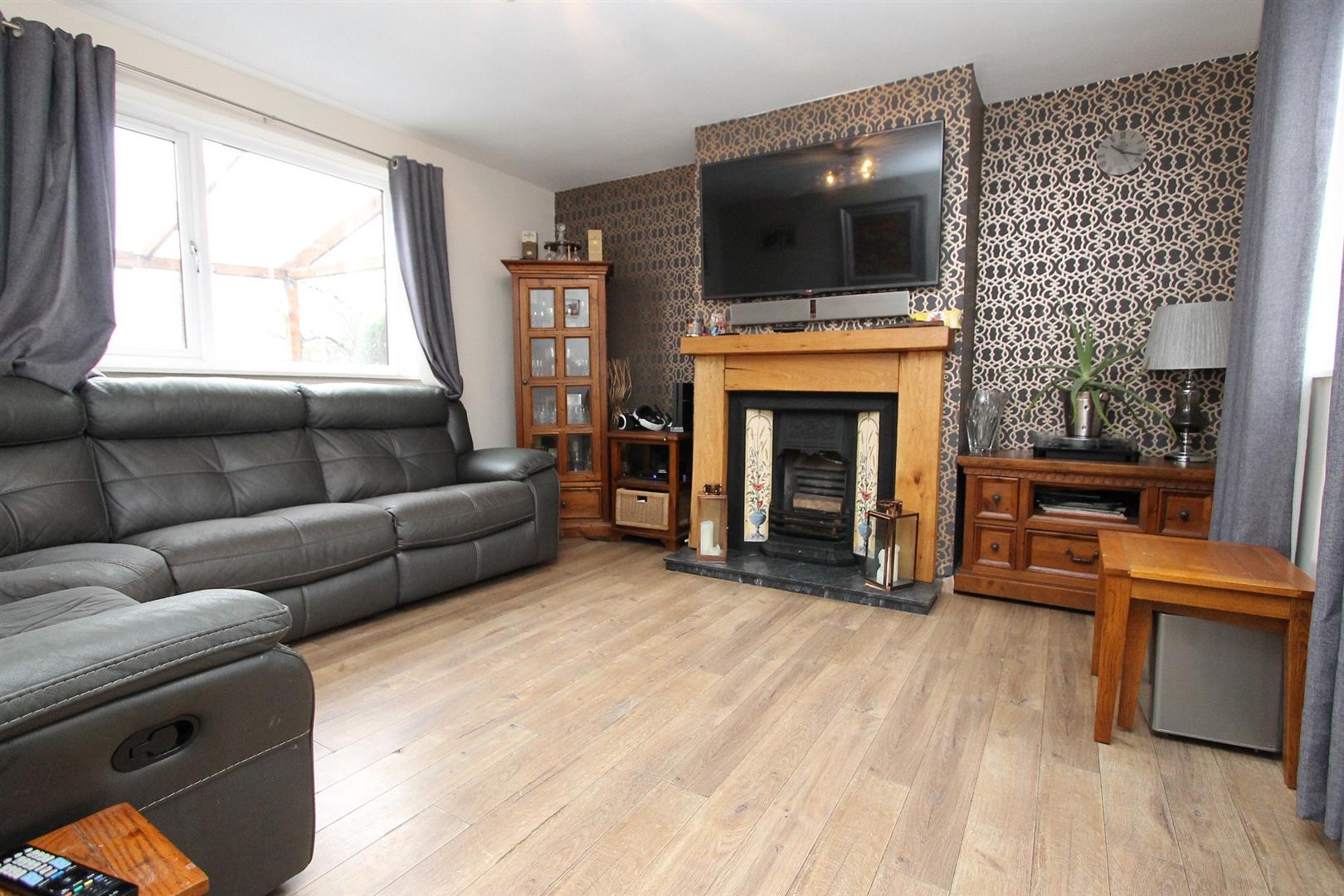 3 bed property in Vicarage Road, Stourbridge